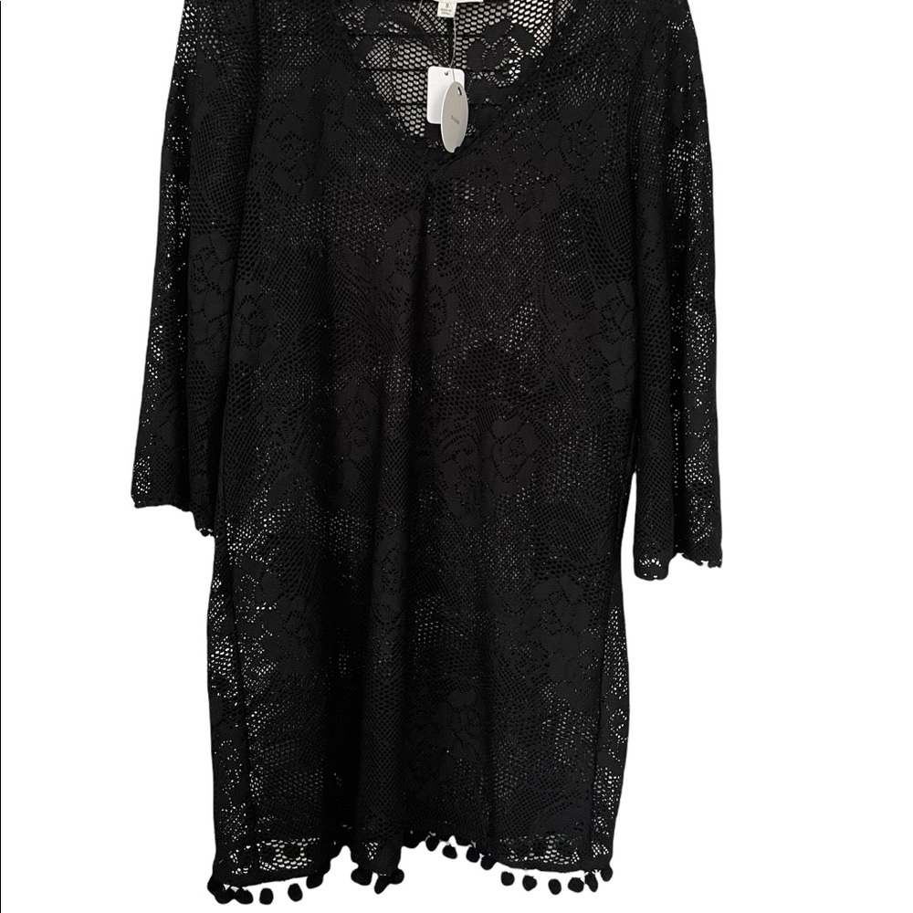 En Crème Bathing Suit Coverup. Size Small. Black Lace